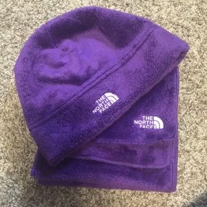 North face hat and scarf set